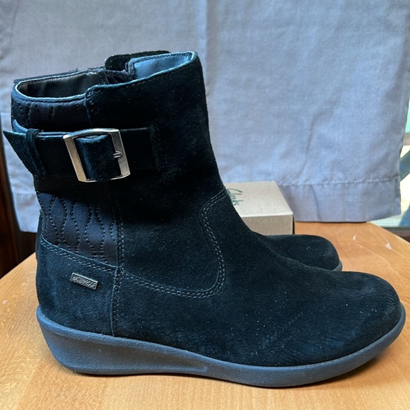 Aravon Linda-AR boots, size 6D - Picture 3 of 9